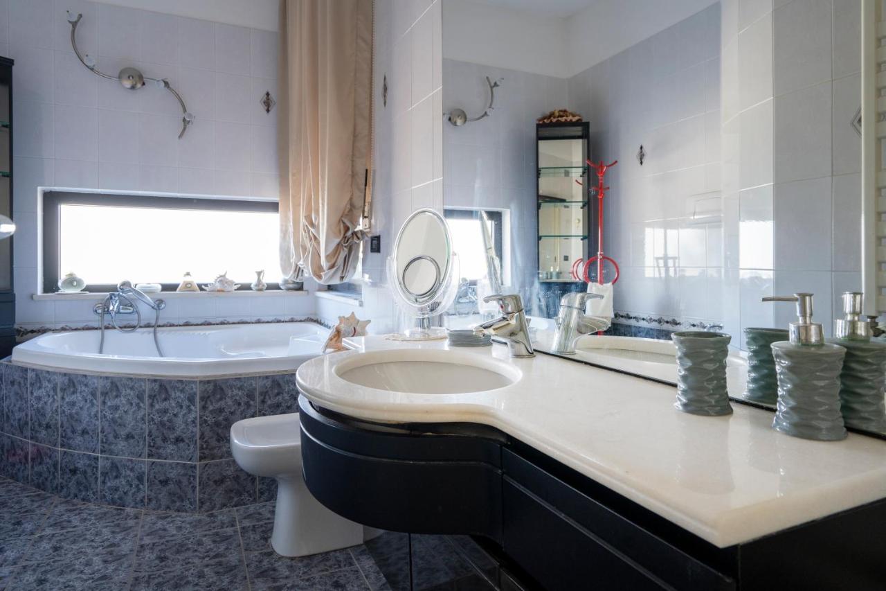 Grazia Attic Apartment With Terrace Trani Exteriör bild