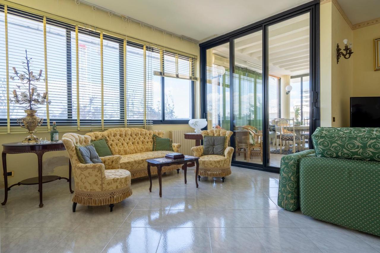 Grazia Attic Apartment With Terrace Trani Exteriör bild